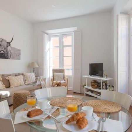 Chic Casa Cathedral At Calle Fresca 2-Bedroom Apartment In Malaga City Center Luaran gambar