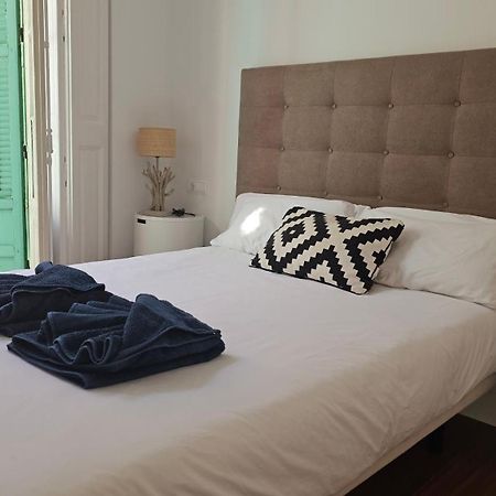 Chic Casa Cathedral At Calle Fresca 2-Bedroom Apartment In Malaga City Center Luaran gambar