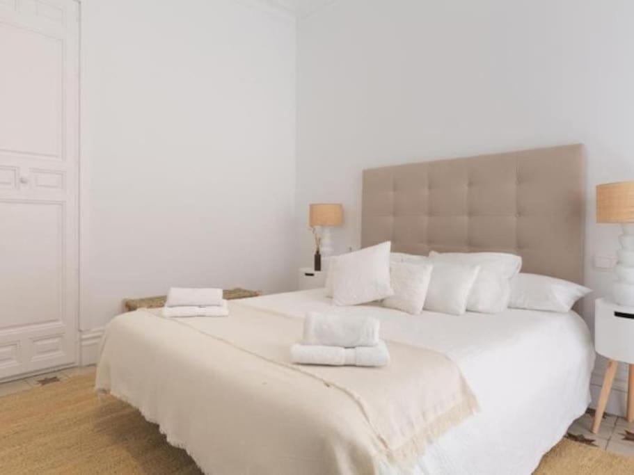 Chic Casa Cathedral At Calle Fresca 2-Bedroom Apartment In Malaga City Center Luaran gambar