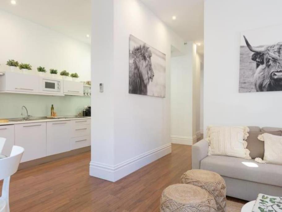 Chic Casa Cathedral At Calle Fresca 2-Bedroom Apartment In Malaga City Center Luaran gambar