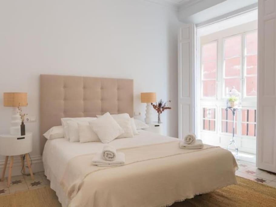 Chic Casa Cathedral At Calle Fresca 2-Bedroom Apartment In Malaga City Center Luaran gambar