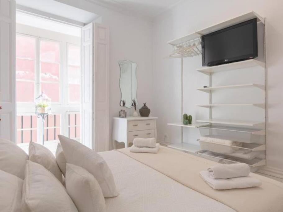 Chic Casa Cathedral At Calle Fresca 2-Bedroom Apartment In Malaga City Center Luaran gambar