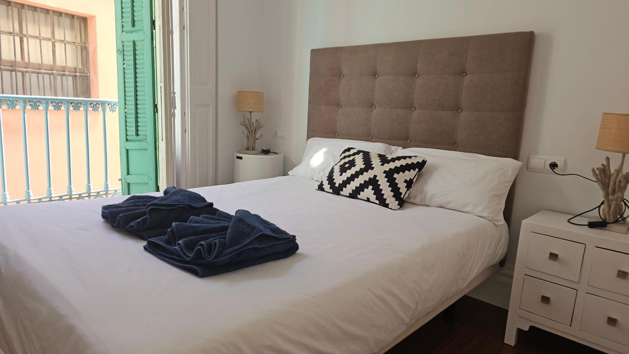 Chic Casa Cathedral At Calle Fresca 2-Bedroom Apartment In Malaga City Center Luaran gambar