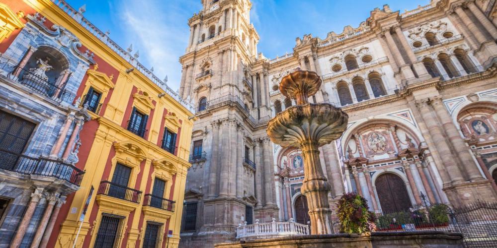 Chic Casa Cathedral At Calle Fresca 2-Bedroom Apartment In Malaga City Center Luaran gambar